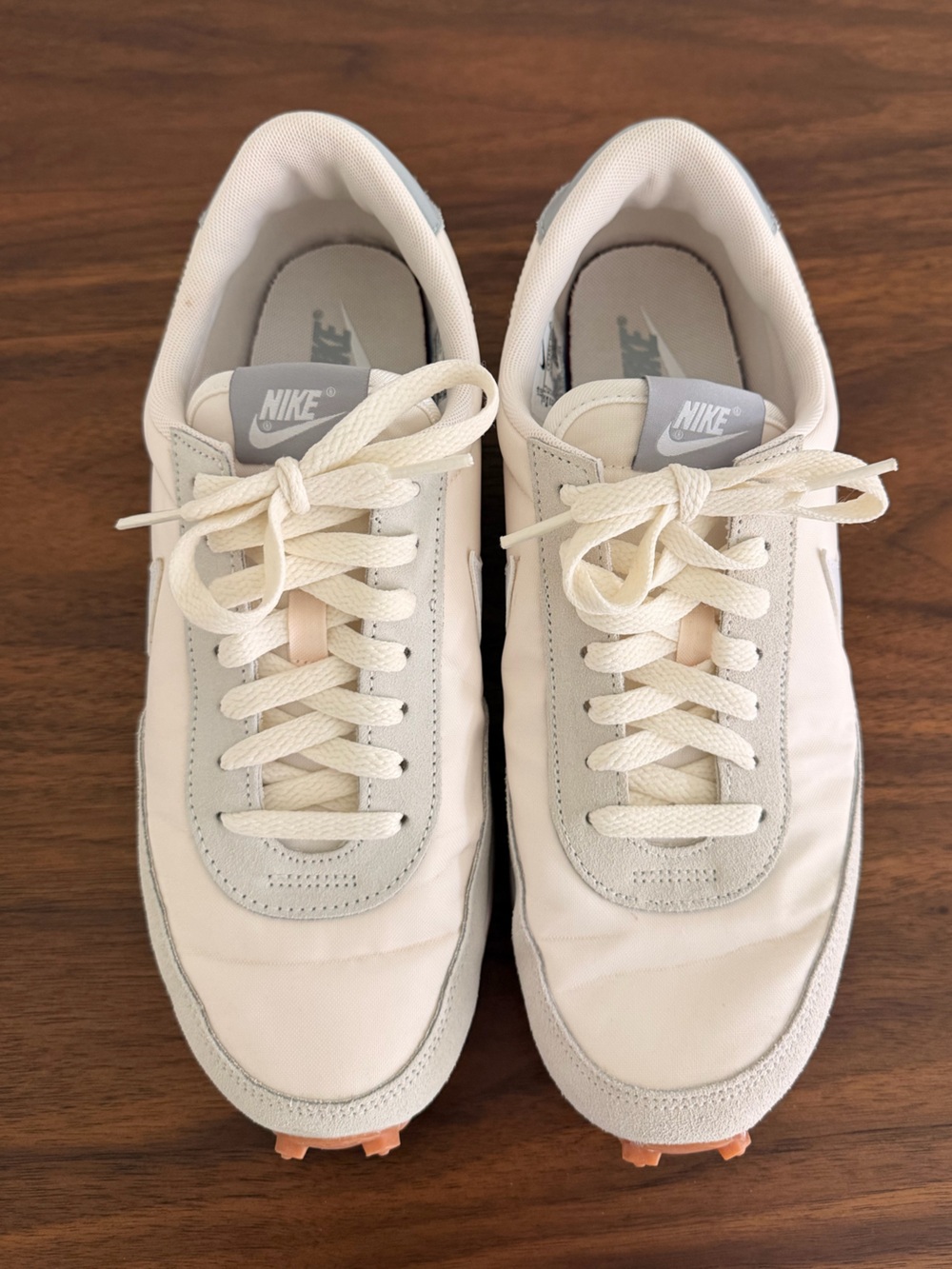 Nike Low-Top Sneakers in Off-White and Light Gray